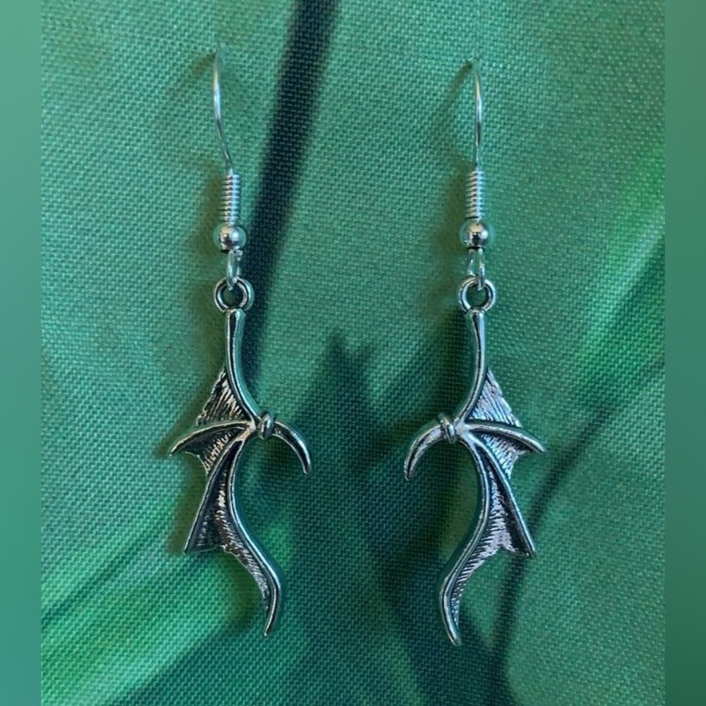 !!HANDMADE BATWING EARRING!!